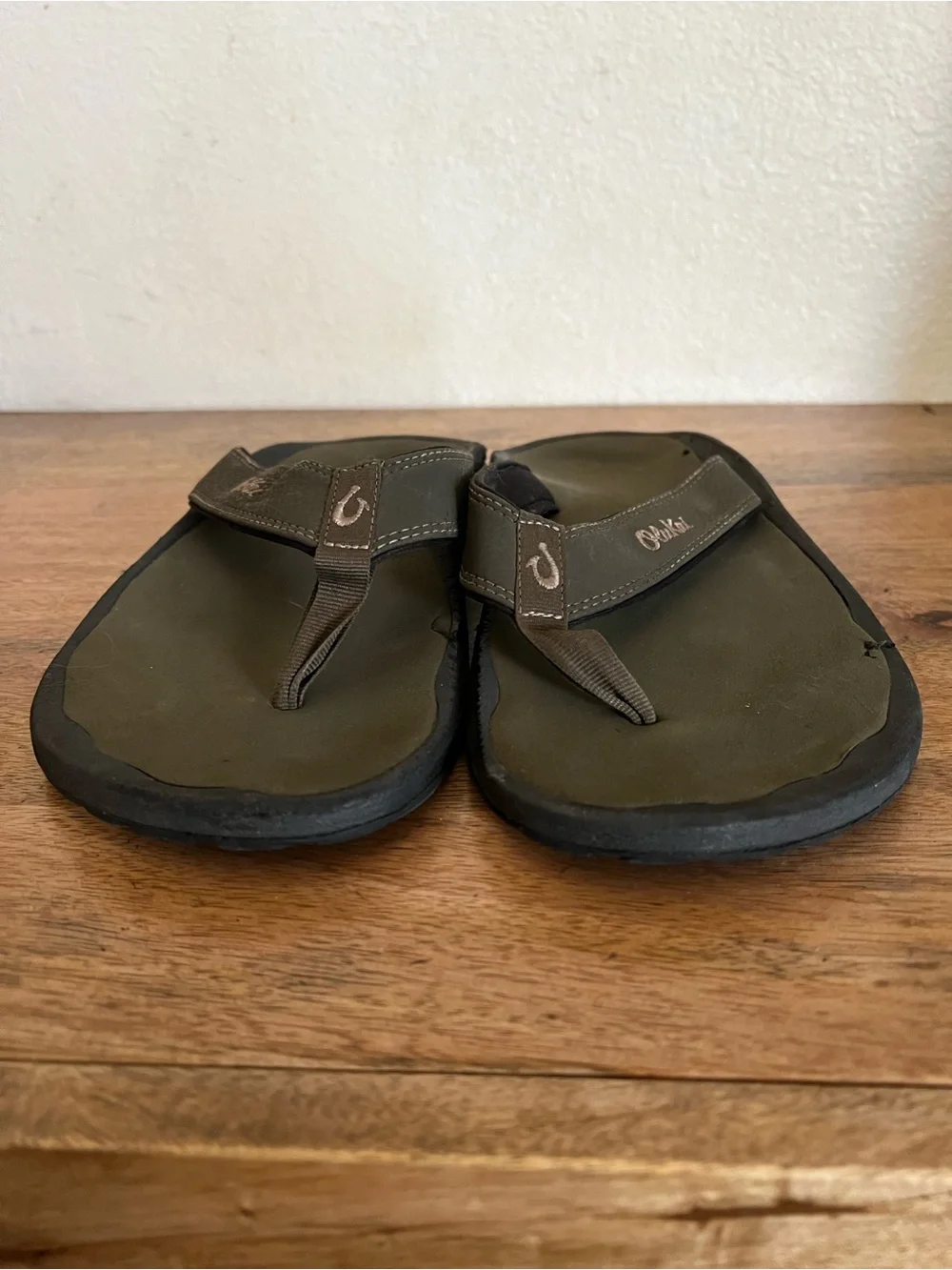 OluKai Ohana Men's Sandals, Water Resistant Flip Flops with Arch Support Size 11